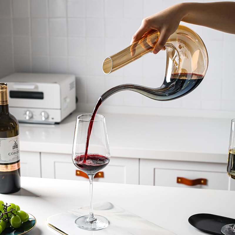 Decanter de Vinho Recipiente de Vidro Cisne Decantador Ambar Zeraffe - Zeraffe | Novidades exclusivas e produtos que facilitam sua vida