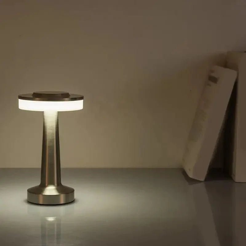 Luminária de Mesa Decorativa LED Retrô 3 Tons de Luz em Metal - Zeraffe