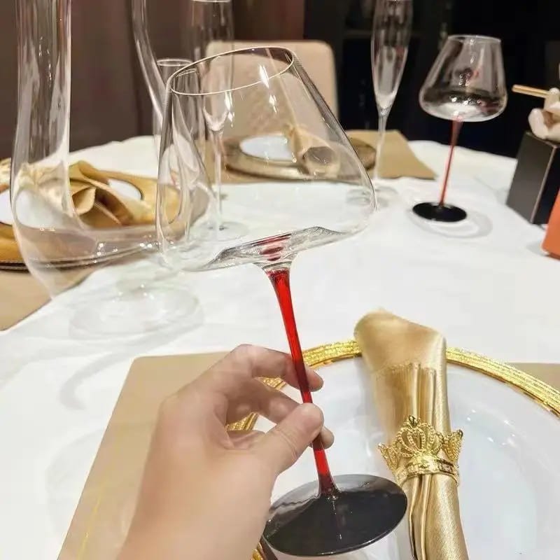 Taça de Vinho Cristal Haste Vermelha Bar em Casa Zeraffe - Zeraffe | Novidades exclusivas e produtos que facilitam sua vida